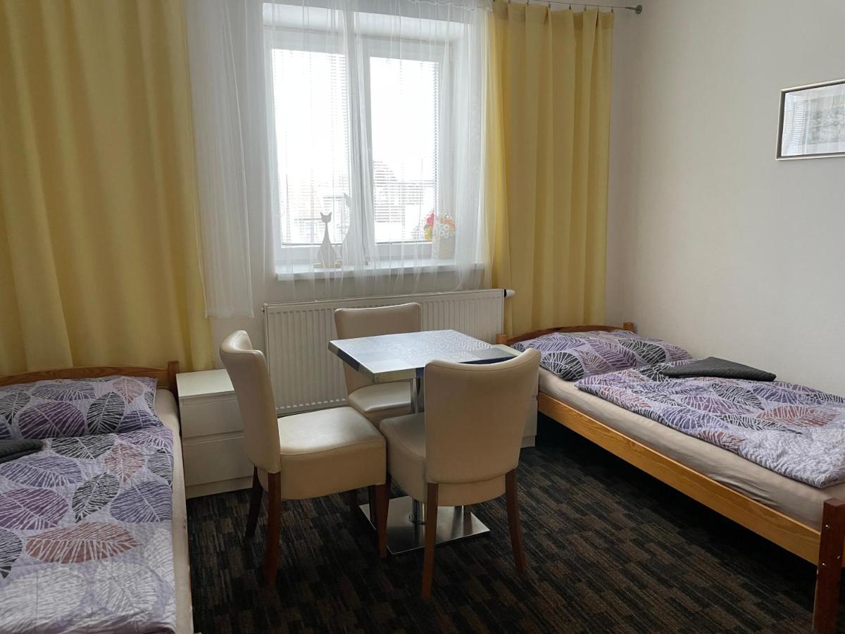 Cetnicka Stanice Hluboka Hluboká nad Vltavou Exterior foto