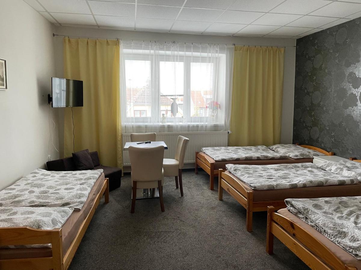 Cetnicka Stanice Hluboka Hluboká nad Vltavou Exterior foto