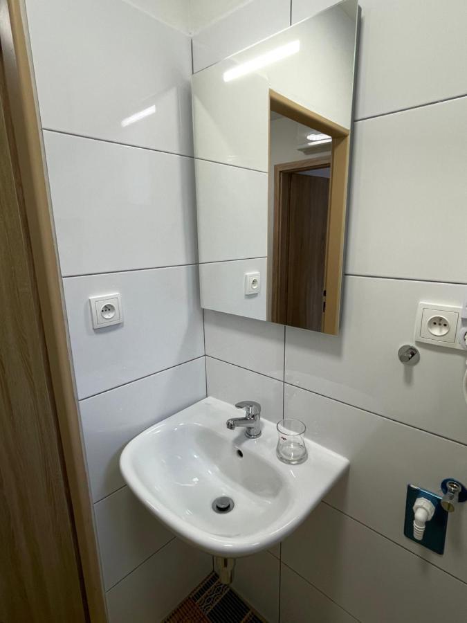 Cetnicka Stanice Hluboka Hluboká nad Vltavou Exterior foto